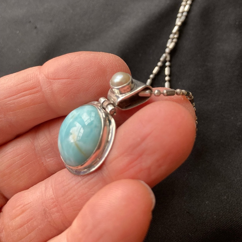 Larimar and sterling silver 16” necklace with mother of pearl clasp - Picture 3 of 8